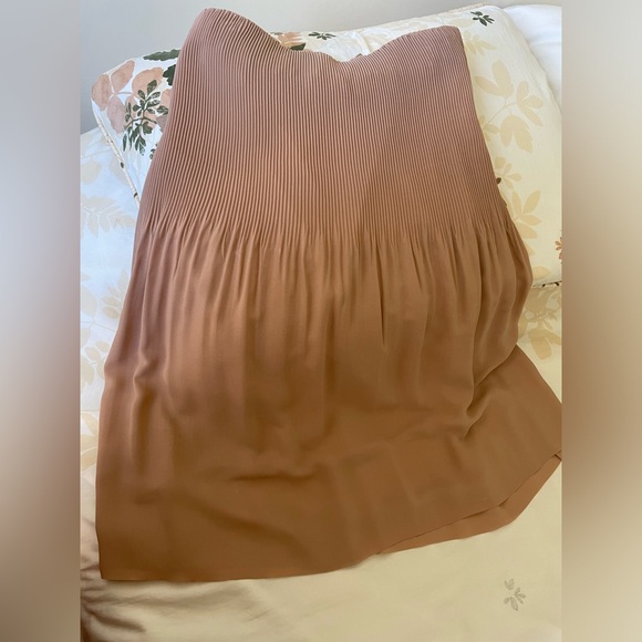 Elegant nude skirt Size S - Picture 2 of 2